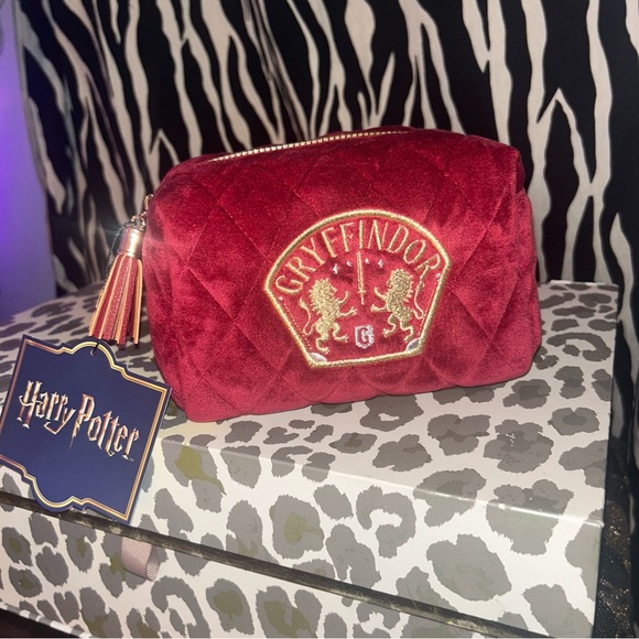 Harry Potter House Gryffindor Cosmetic,  makeup bag. - Picture 9 of 10